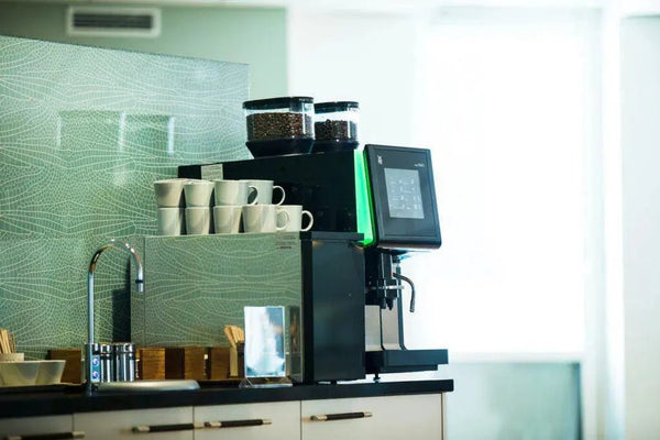 Kaupallinen automaattinen kahvi- ja espressokone - Barista ja Espresso