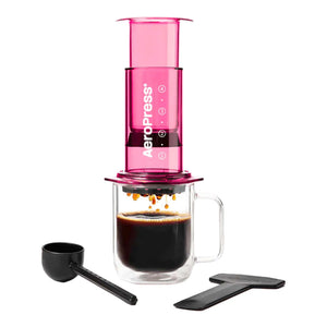 Kirkas vaaleanpunainen AeroPress