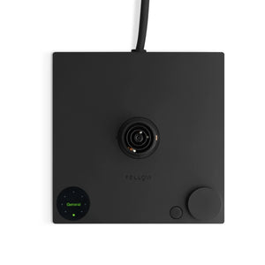 Musta pohjayksikkö sähköiselle vedenkeittimelle, jossa ohjauspainike ja digitaalinen näyttö, osa EspressoGearia, kaikki kahvista.