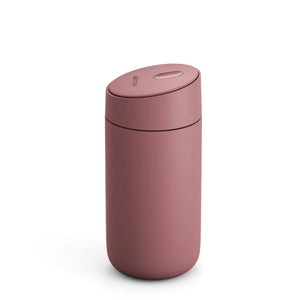 Återanvändbar resa mugg i dimrosa med skjutlock, del av Fellow, Take away, Senaste nytt, allt om kaffe.